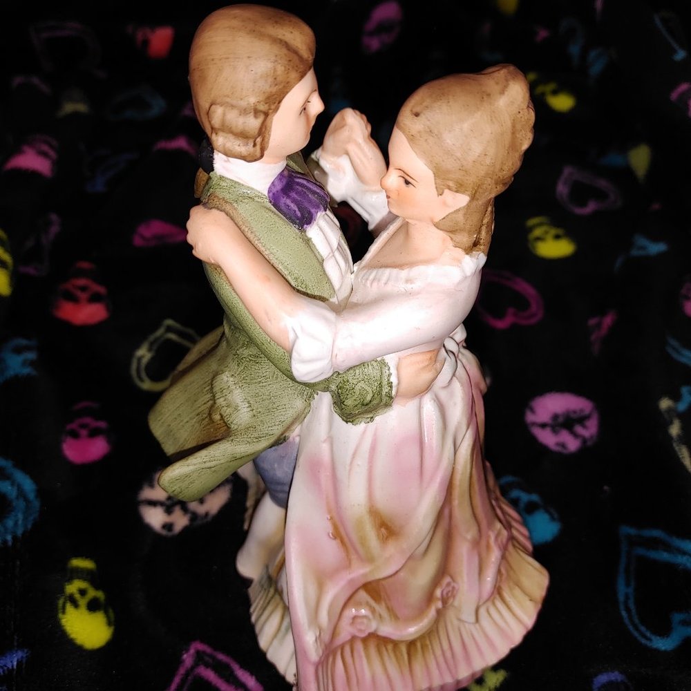 Colonial Couple Music Box